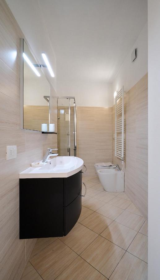 Xenia - New And Bright Urban Housing Apartment Milan