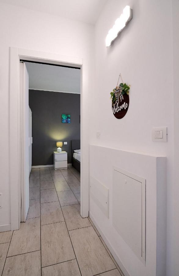 Xenia - New And Bright Urban Housing Apartment Milan