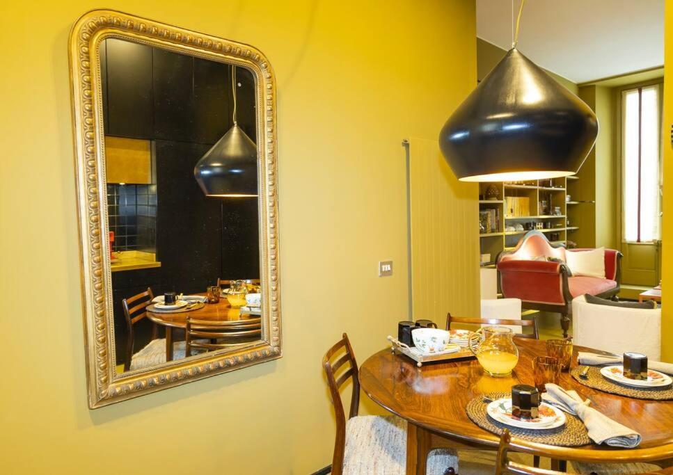 Luxury Bohemian With Private Garden In Apartment Milan