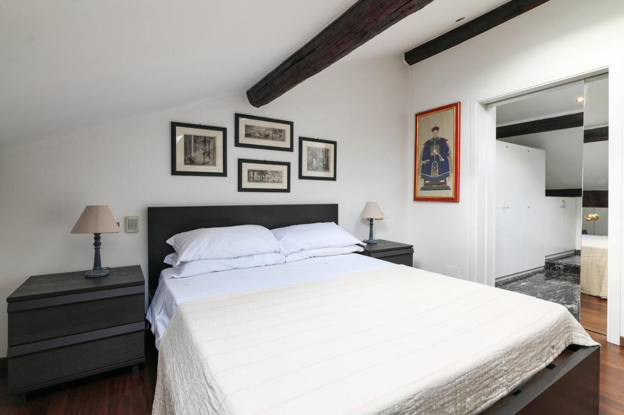 Elegant P.venezia Attic Apartment Milan