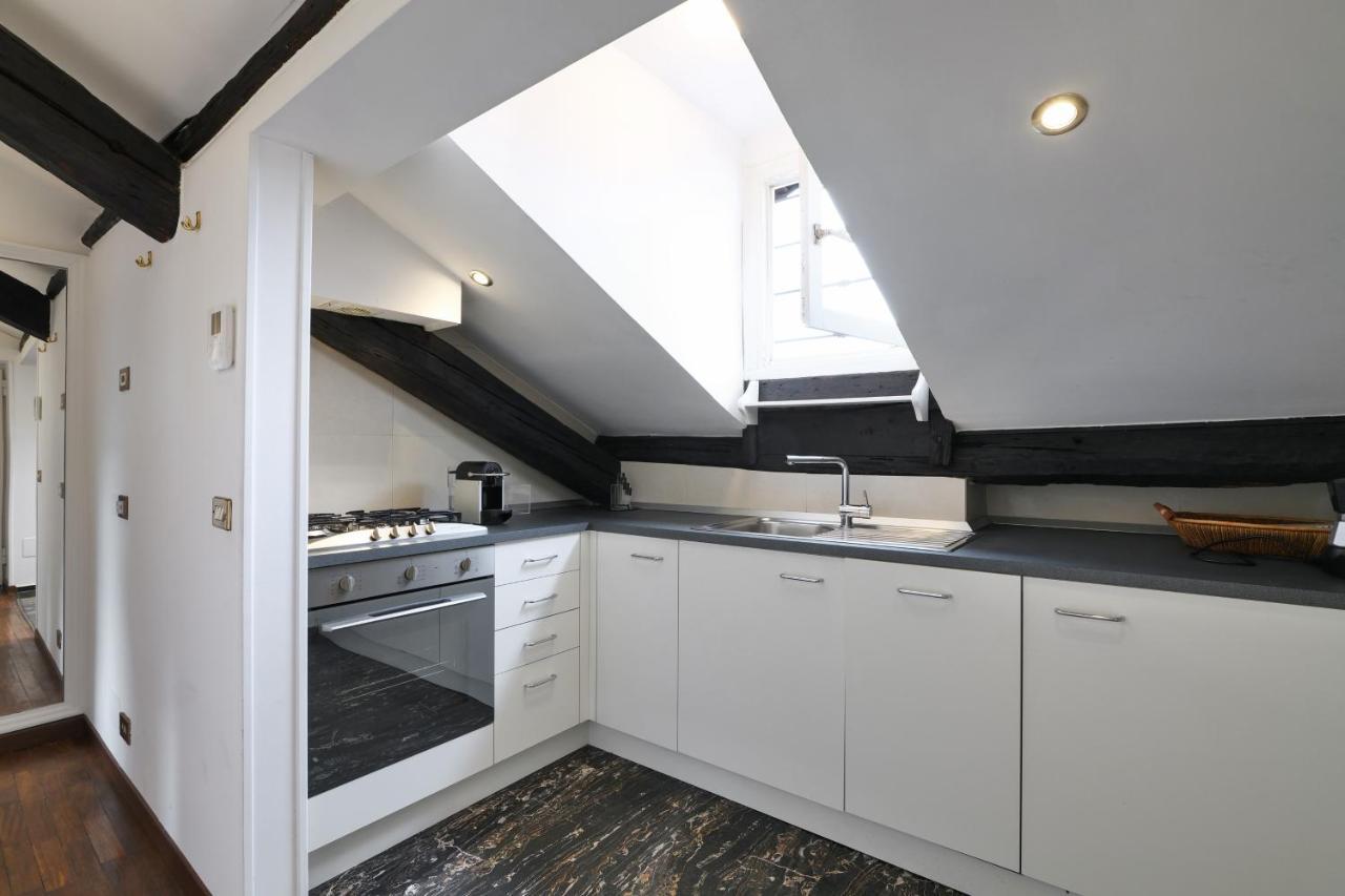 Elegant P.venezia Attic Apartment Milan