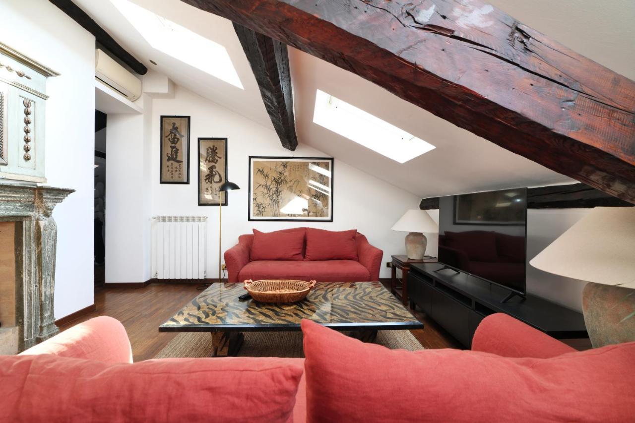 Elegant P.venezia Attic Milan