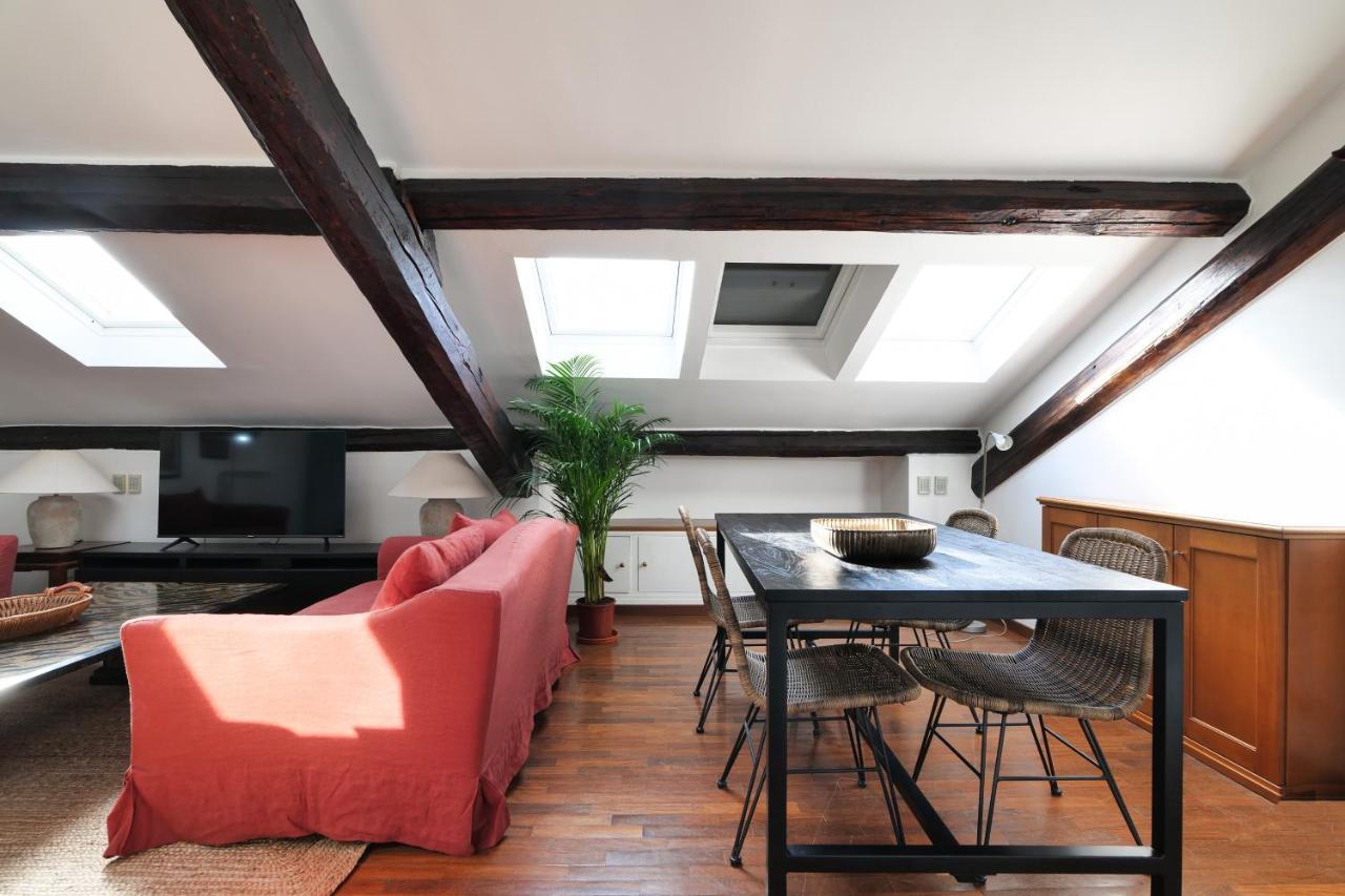Elegant P.venezia Attic Milan