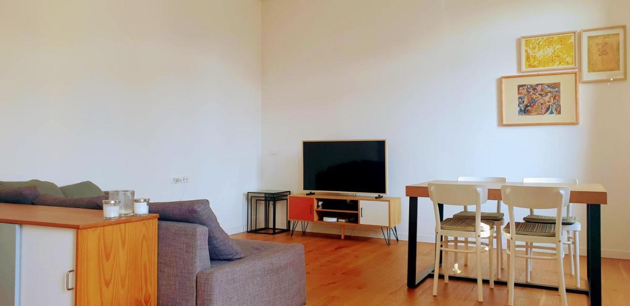 Isola - Bright 2-room With Balcony Milão