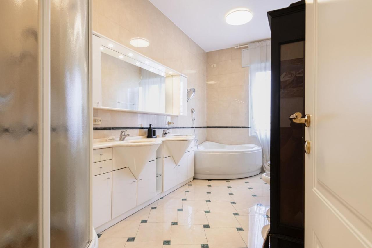 Easylife - Attico 230mq Con Terrazza Area Bocconi Apartment