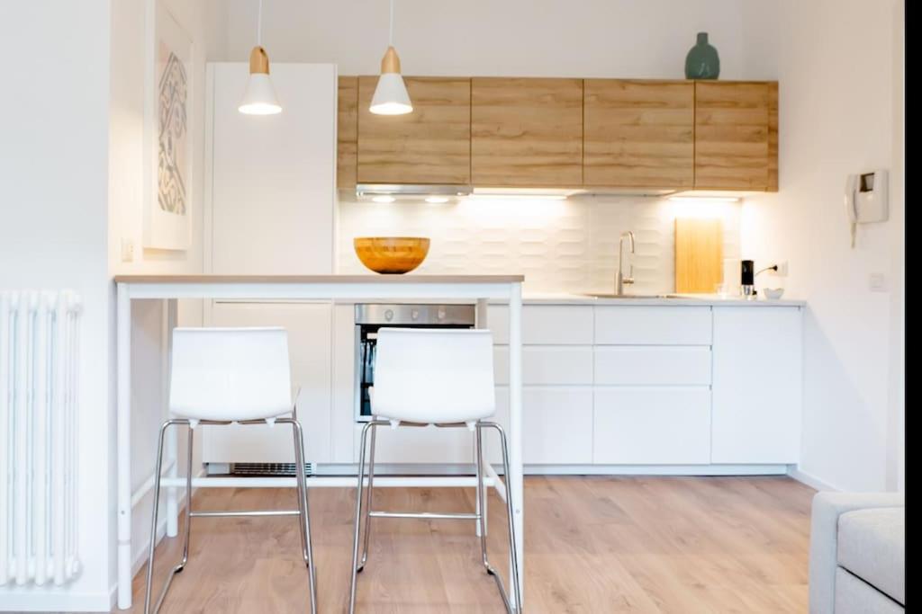 Apartment Luxury 1 Bedroom Apartment, Close To San Siro, Fiera And 10 Min Metro To Duomo Milan