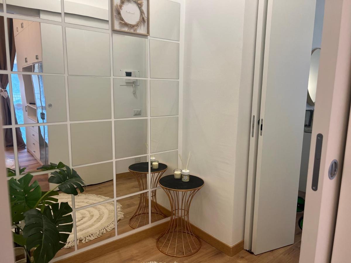 Apartment Regina In Bocconi Milan