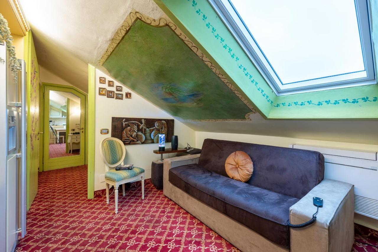 Apartment Stazione Centrale-loreto Vintage House With Terrace Wifi Sky-netlix