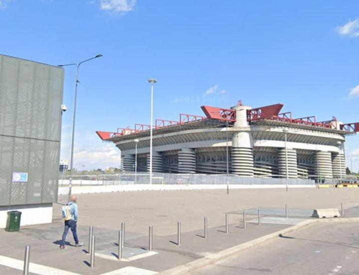 Double 700 Meter From The Stadium Uguale Inserzione Like The Brochures