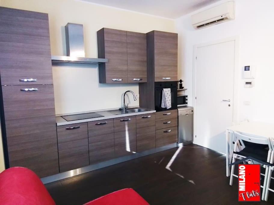 Milanoflats - Bilocale Donminzoni Apartment Milan