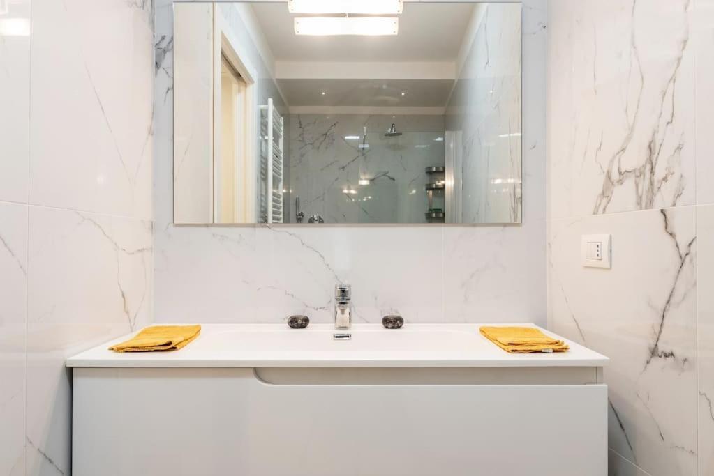 Mora Flexyrent A.c. - Colonne * Milan