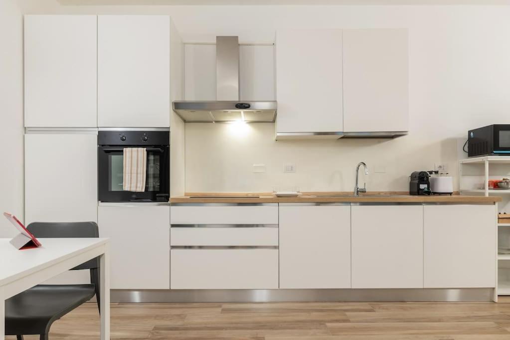 Mora Flexyrent A.c. - Colonne Milan
