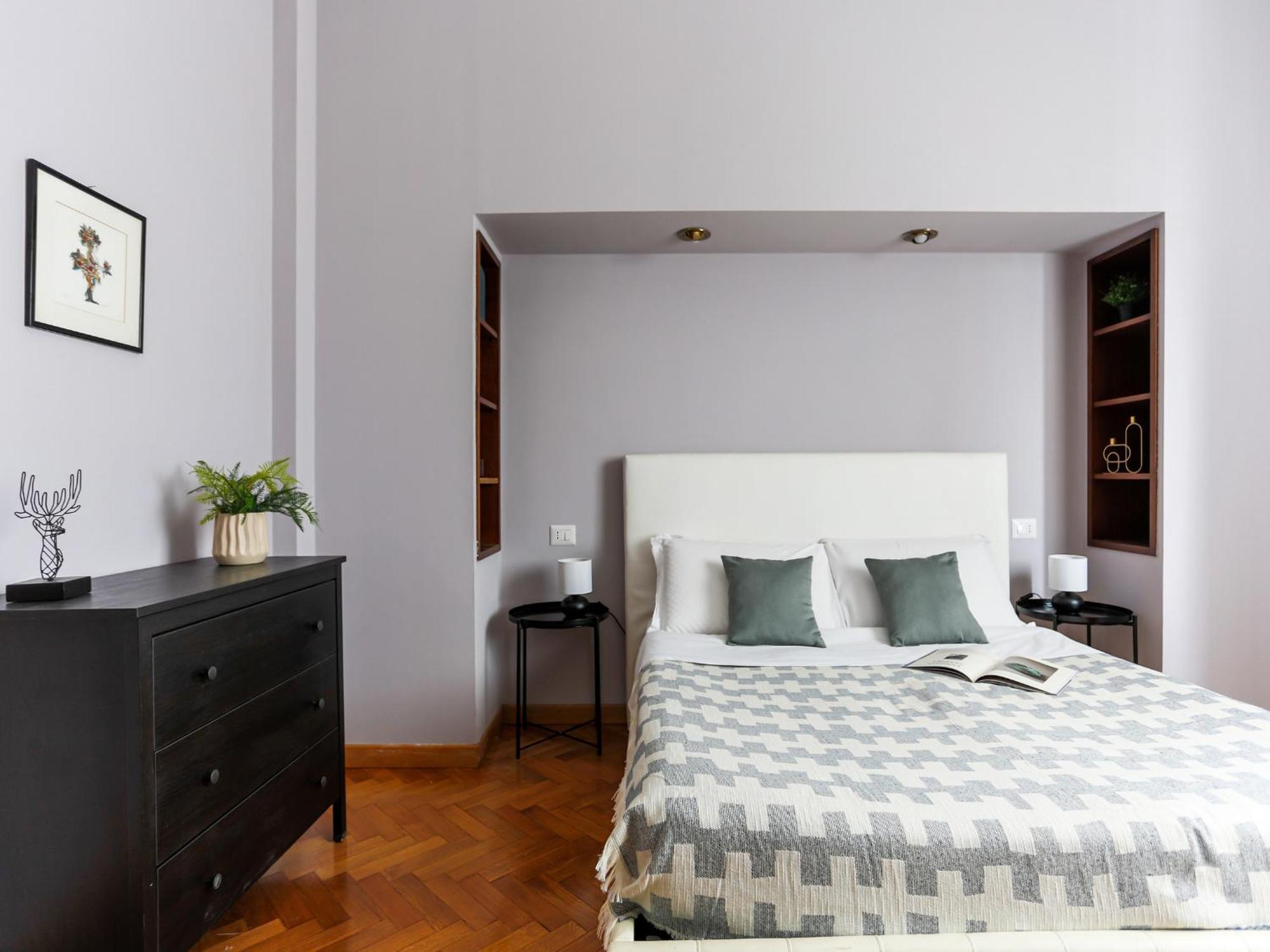 The Rent - Spacious One-bedroom In Moscova District Apartment *
