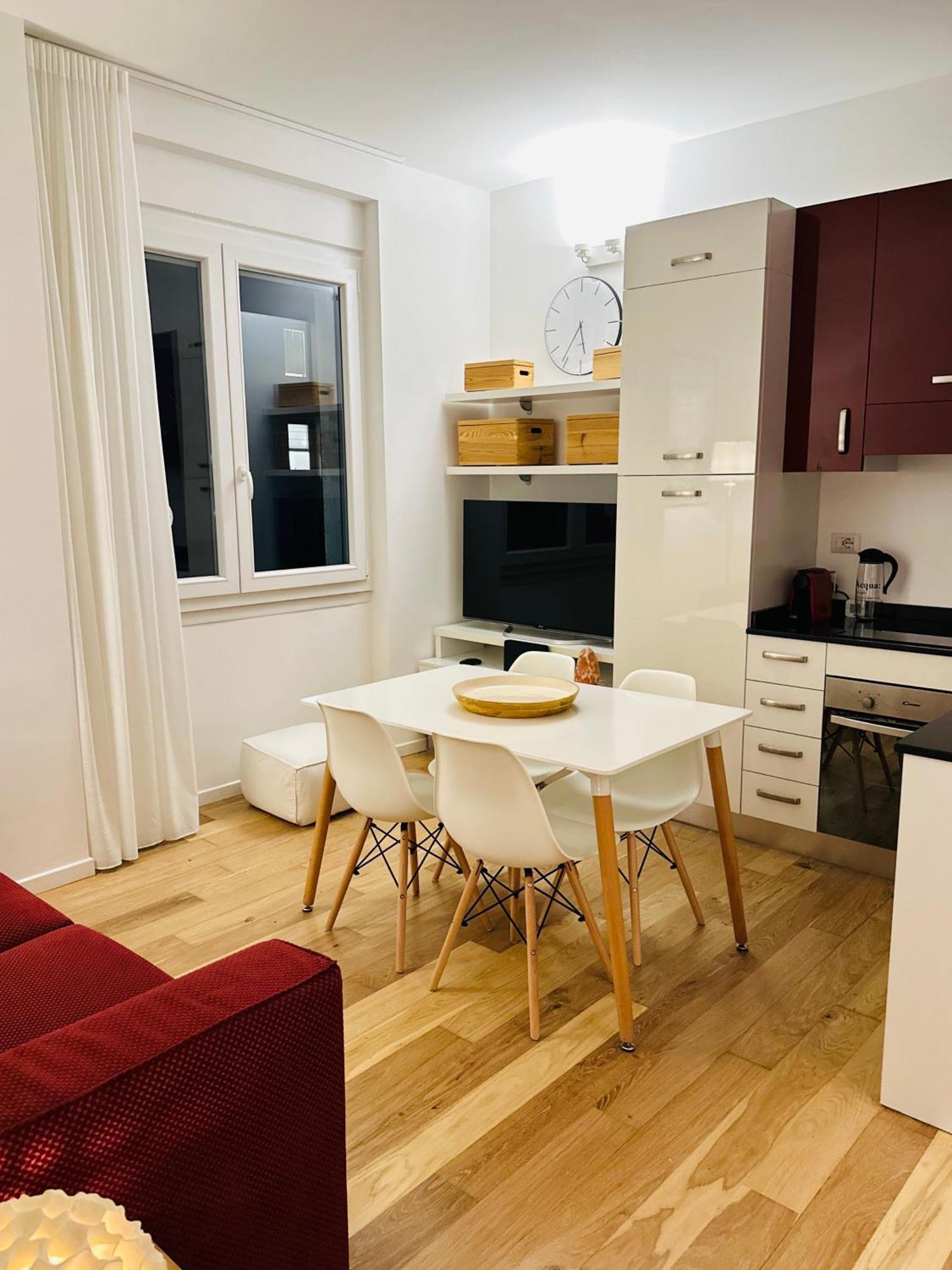 Xenia - Cozy Two-room In Station Milan