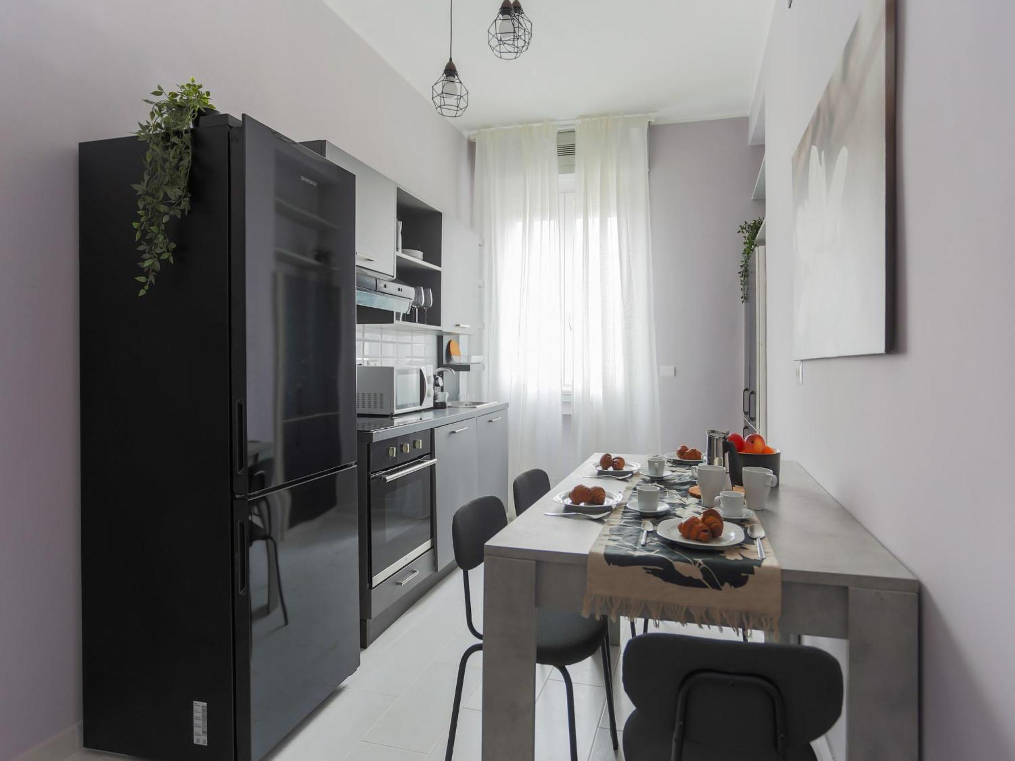 The Rent - Spacious One-bedroom In Moscova District *