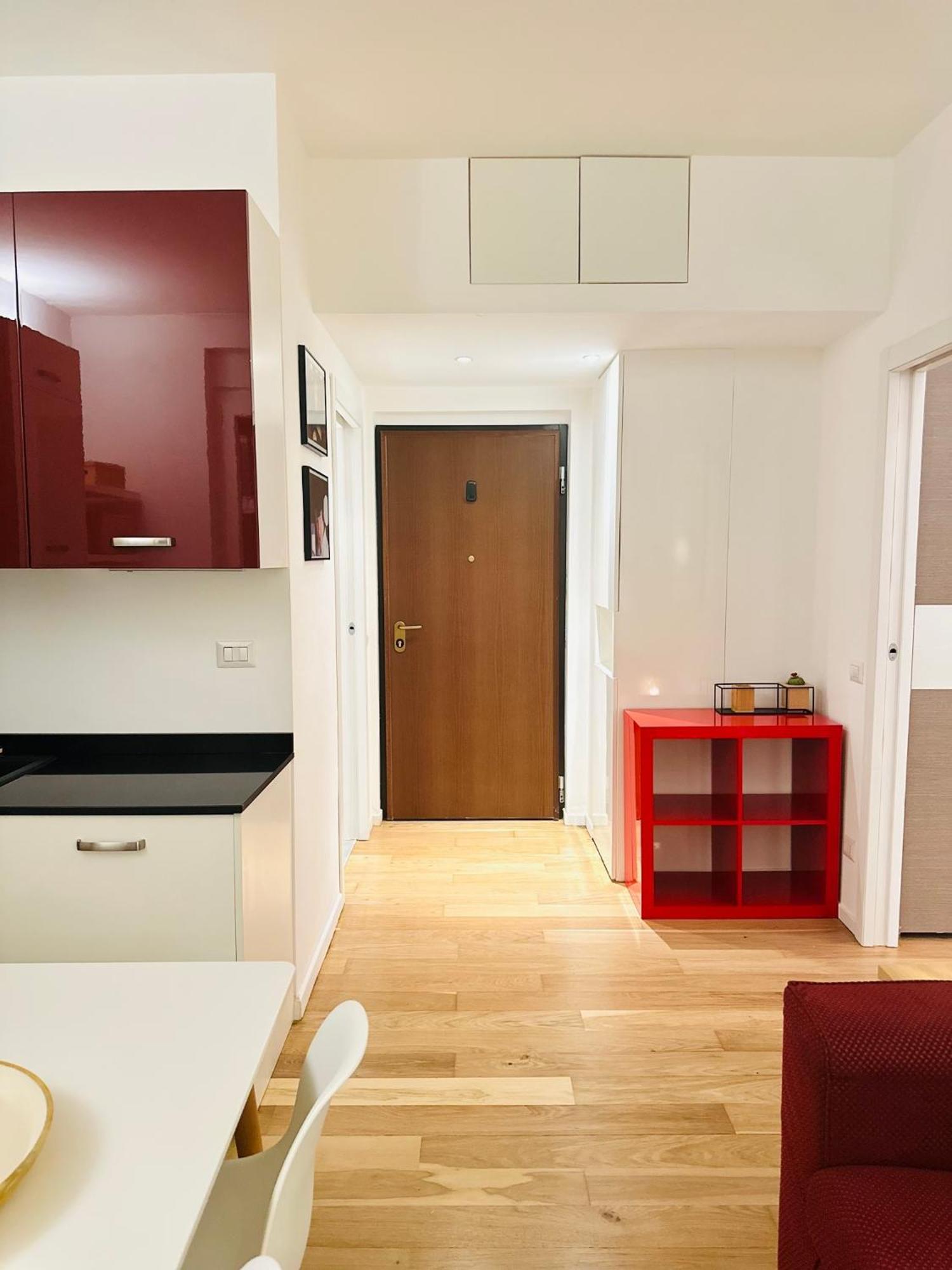 Xenia - Cozy Two-room In Station Apartment Milan