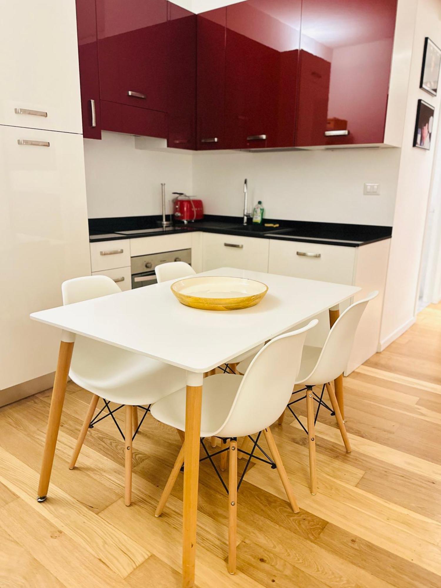 Xenia - Cozy Two-room In Station Apartment Milan
