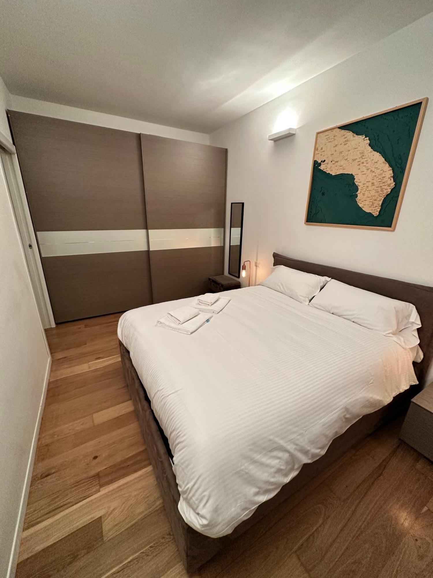 Xenia - Cozy Two-room In Station Apartment Milan