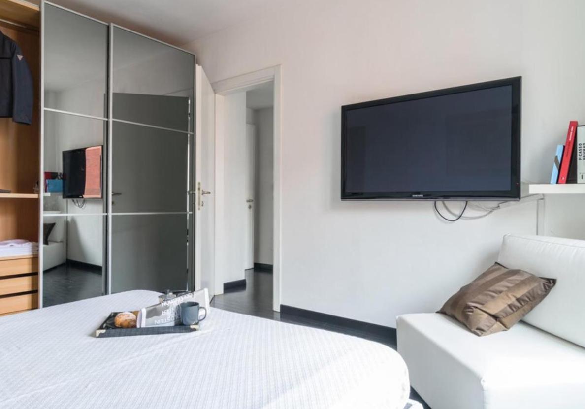 Arco Della Pace -4 Bed Apartment *