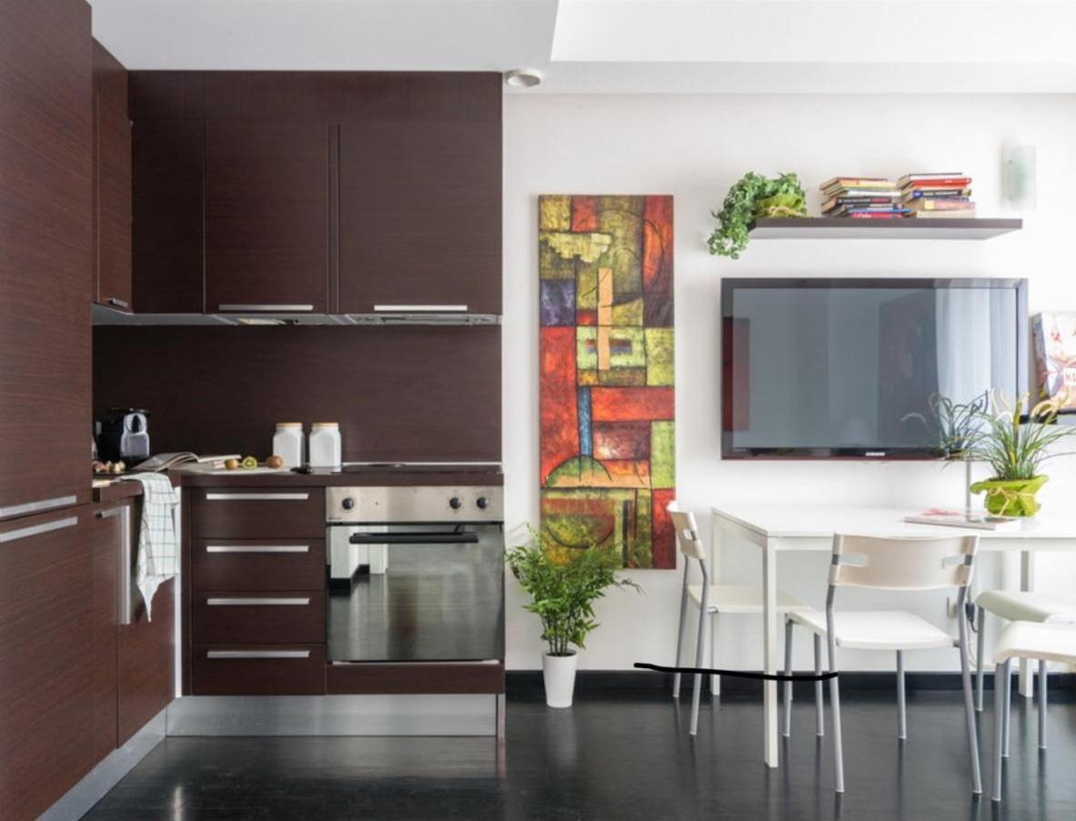 Arco Della Pace -4 Bed Apartment *
