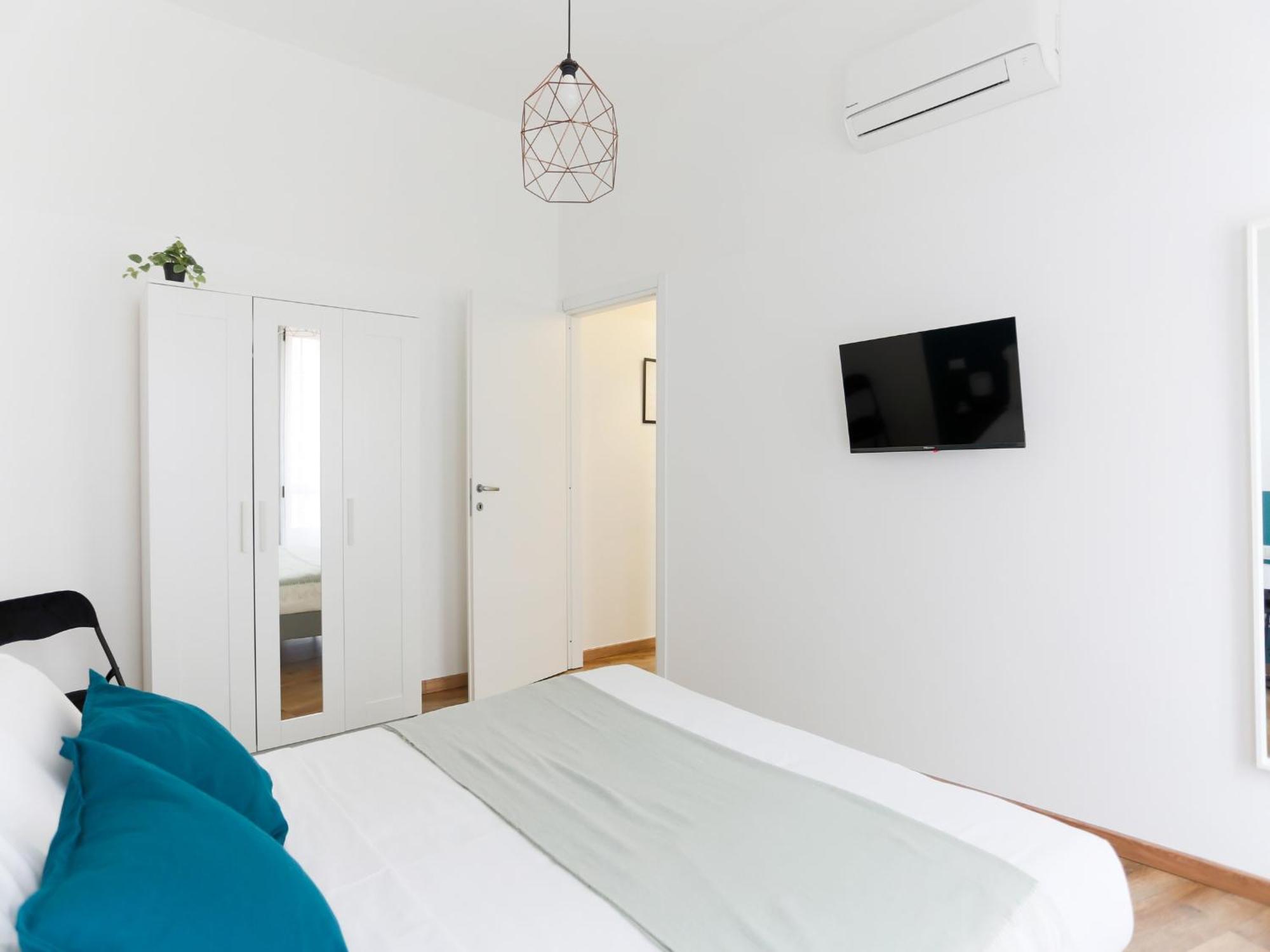 The Rent - Cozy Two-bedroom Near Colonne S Lorenzo * Milan