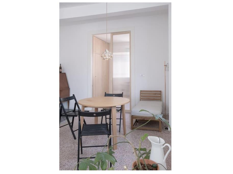 Trilocale Minimal Sui Navigli Apartamento Milão
