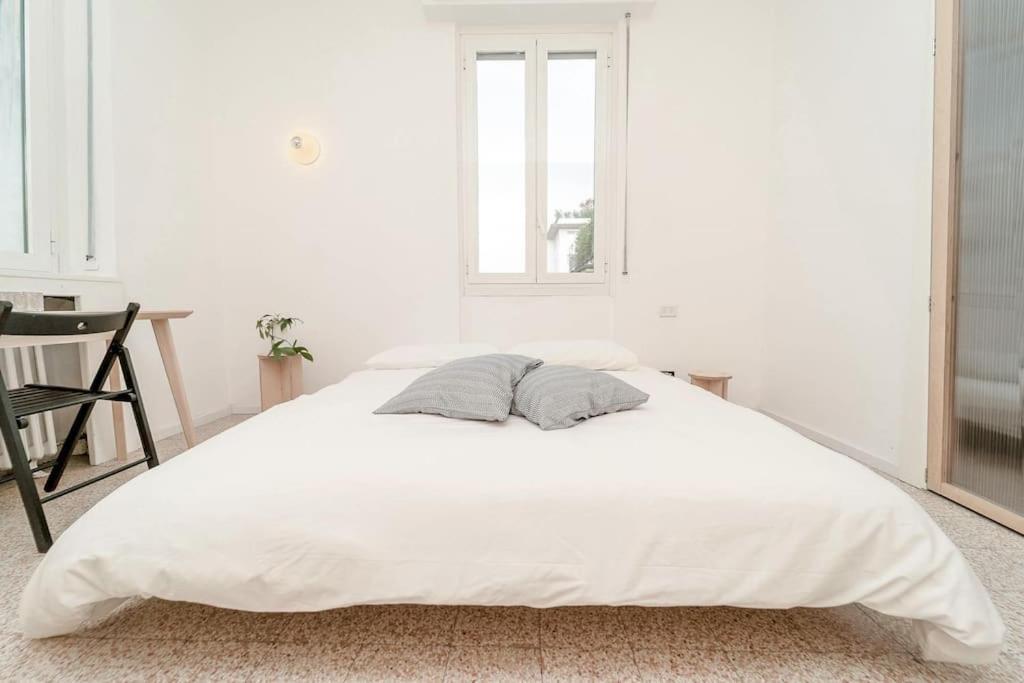 Trilocale Minimal Sui Navigli Milão