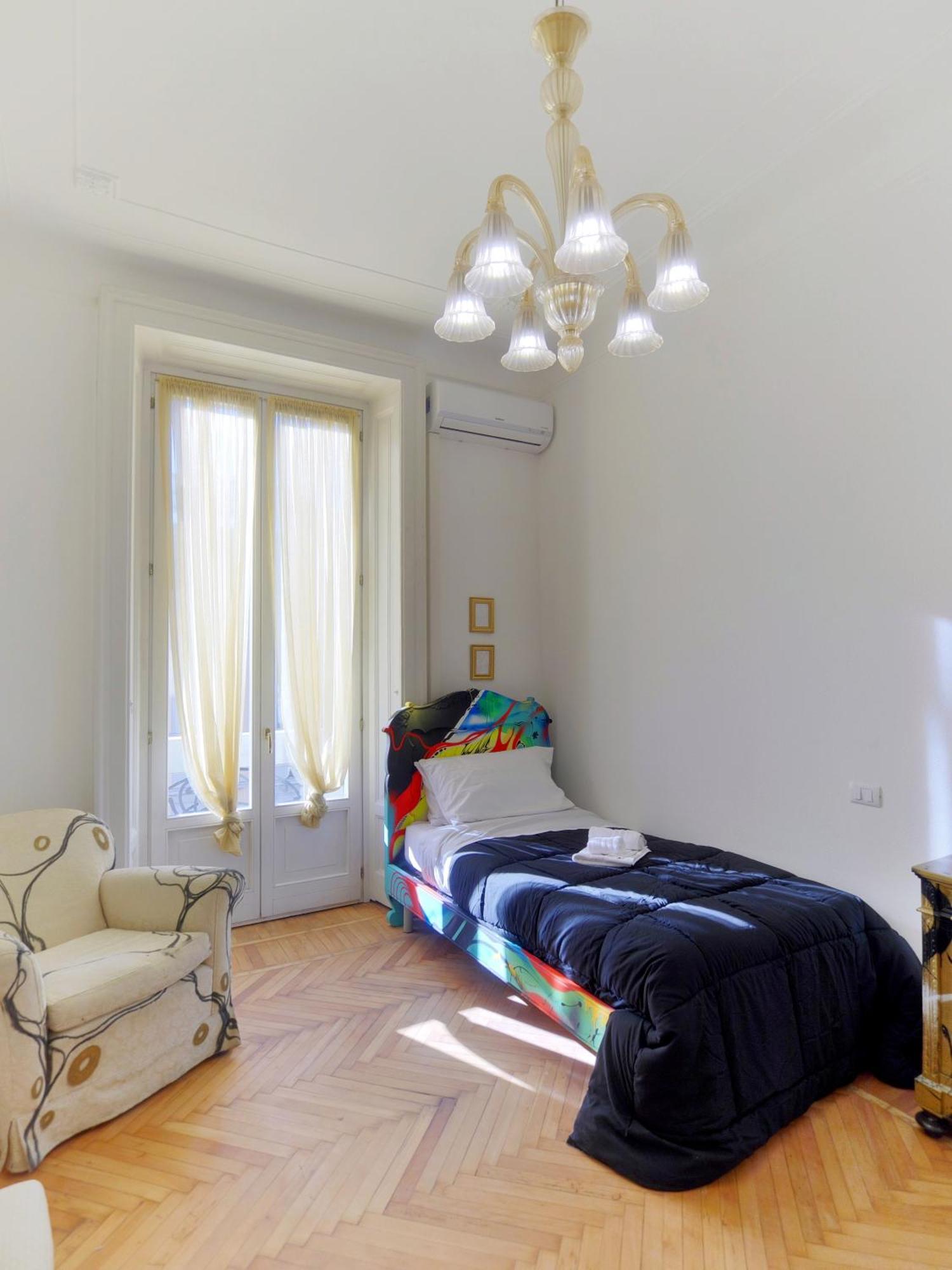 Apartment Duomo Di Milanola Casa Degli Artisti 5* Milan