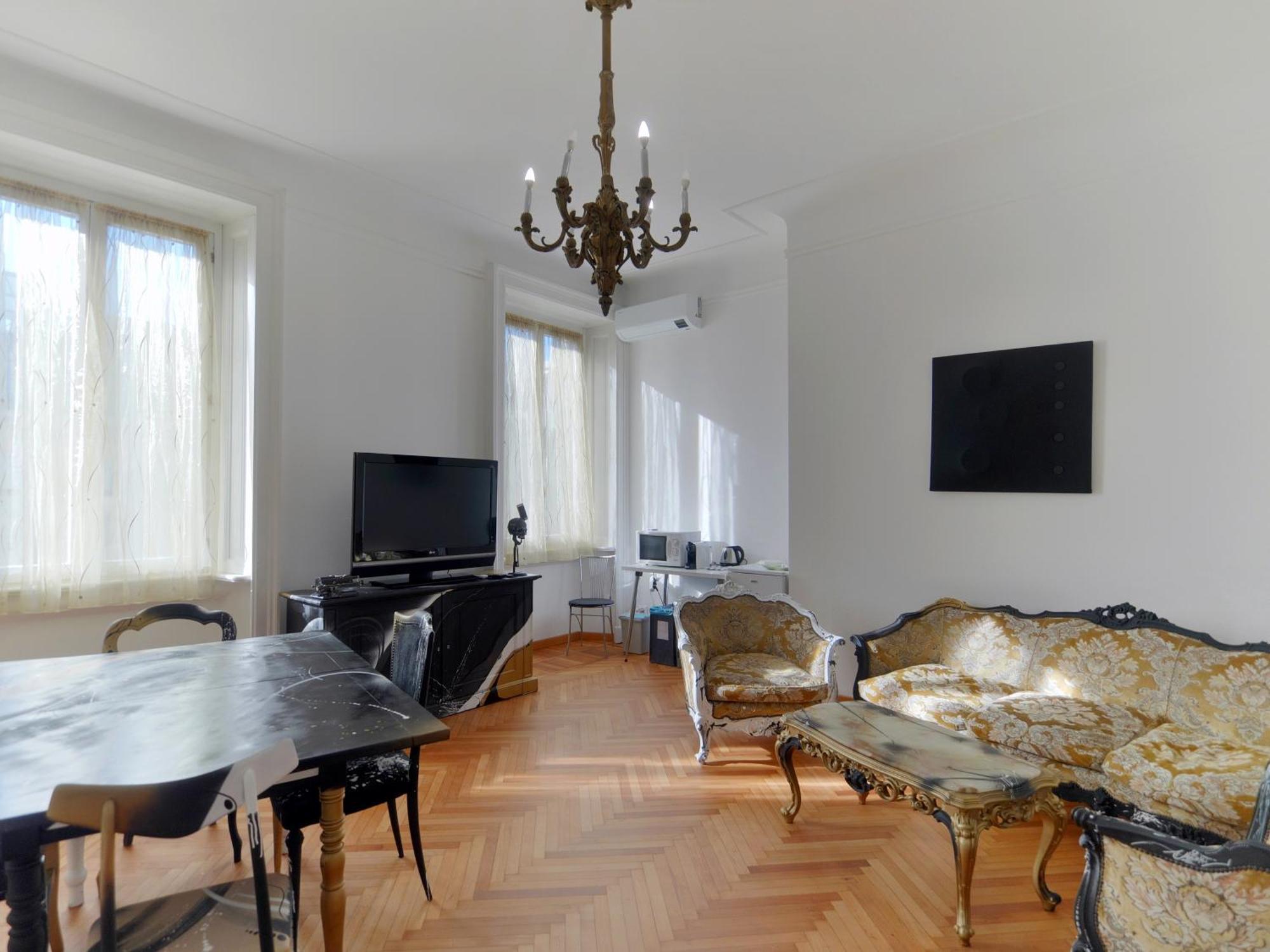 Apartment Duomo Di Milanola Casa Degli Artisti 5* Milan