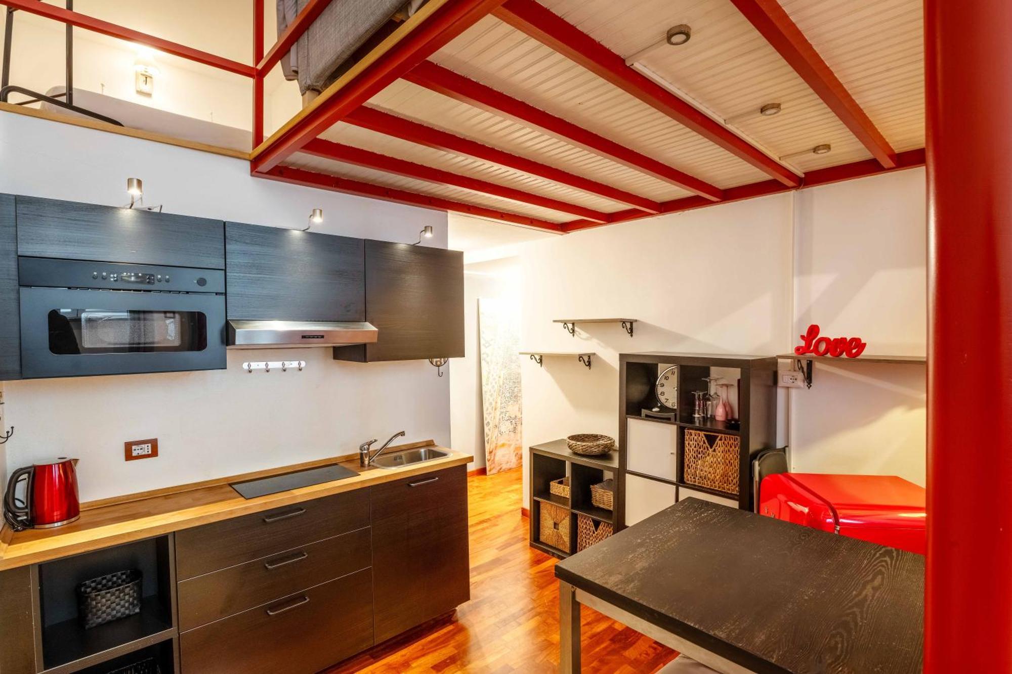 One Bedroom With Terrace Near Duomo Milan
