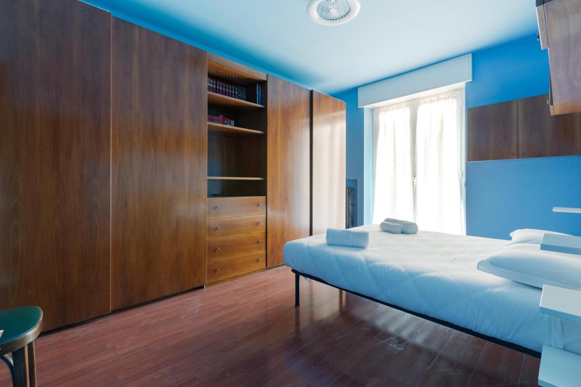 Roomy With Balcony! Milan