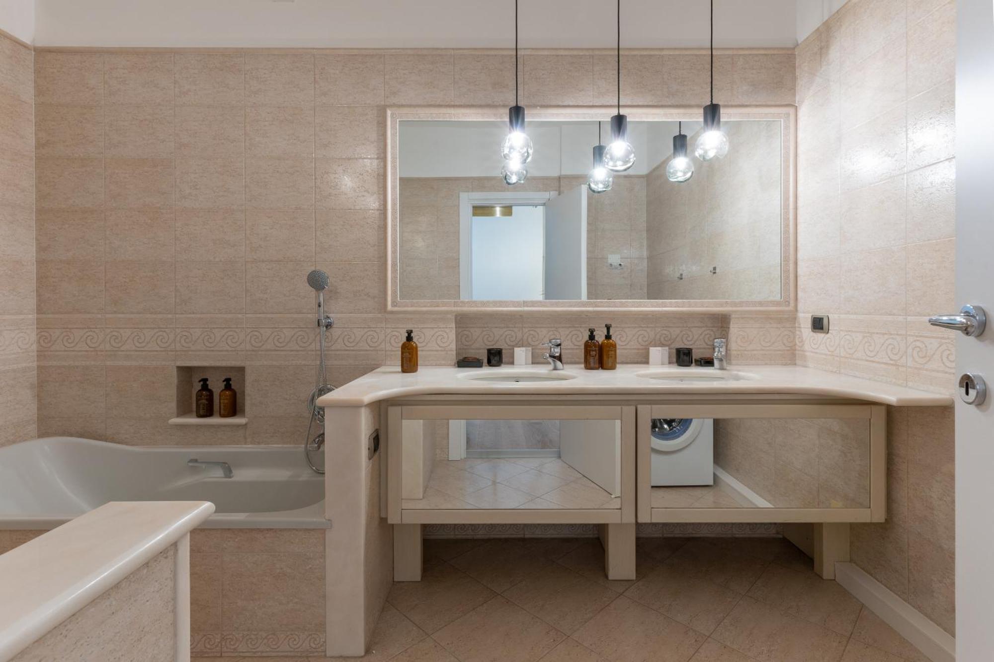 Apartamento Bmore San Babila - Luxury Near Duomo *