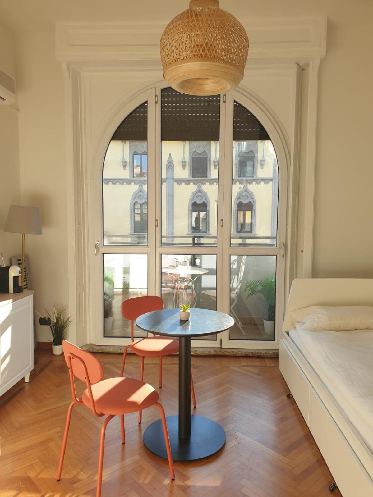 Apartamento Elegante Monolocale - Pecchio 1930 *