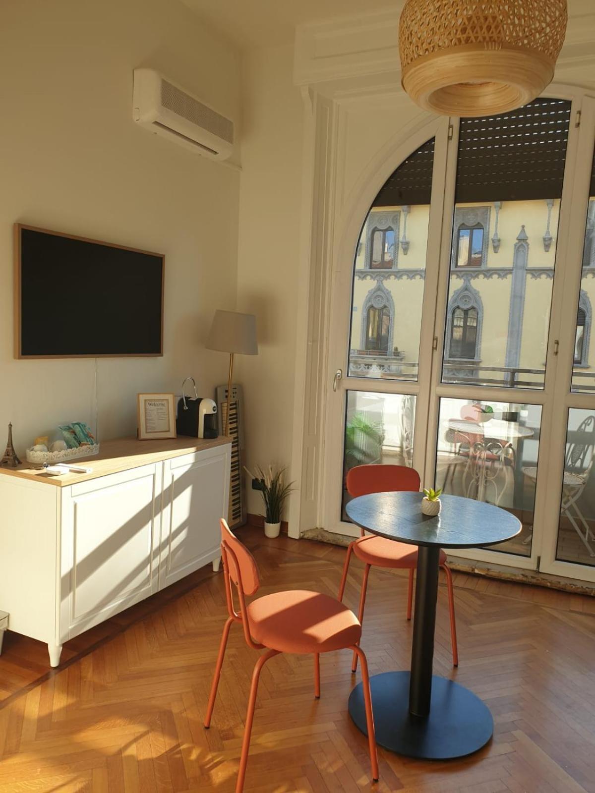 Elegante Monolocale - Pecchio 1930 Apartamento