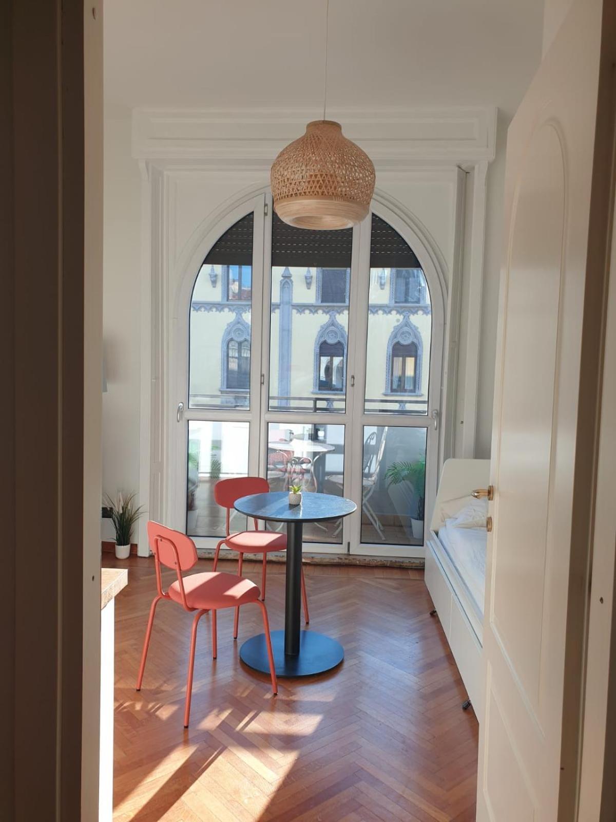Apartamento Elegante Monolocale - Pecchio 1930 *