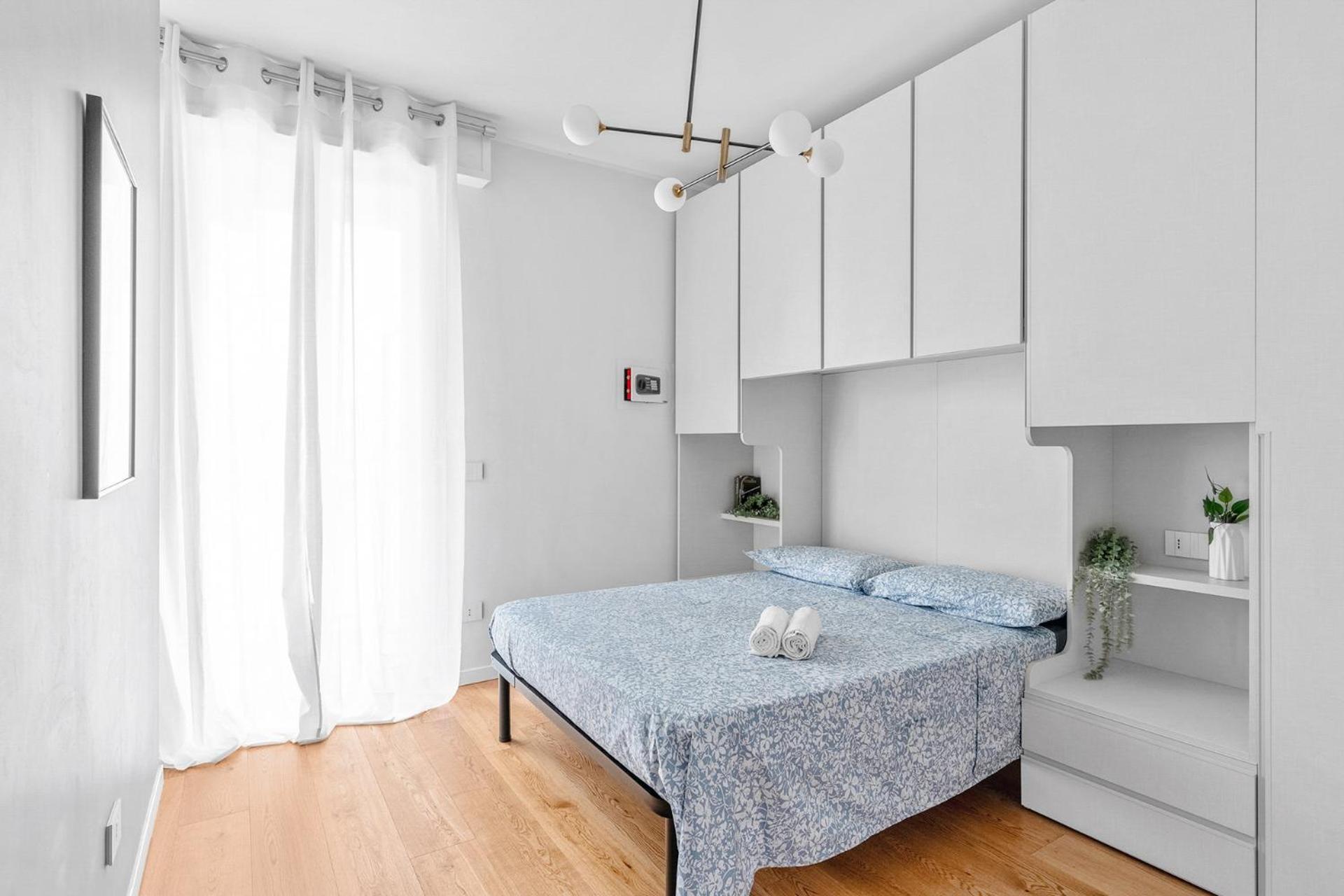Pa211 -crescenzago- Romantic - Elegant - Large Milan