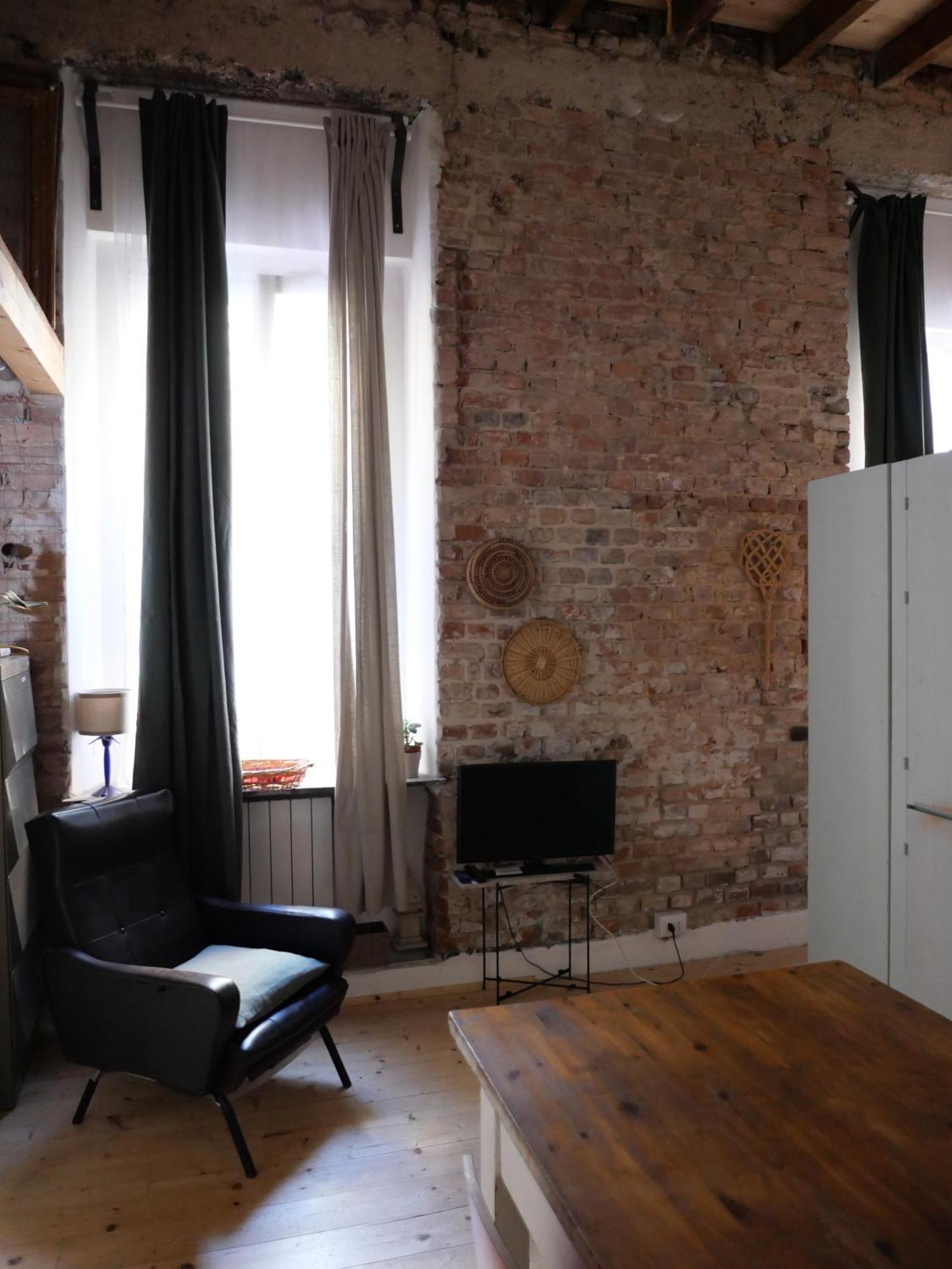Apartment 3c *