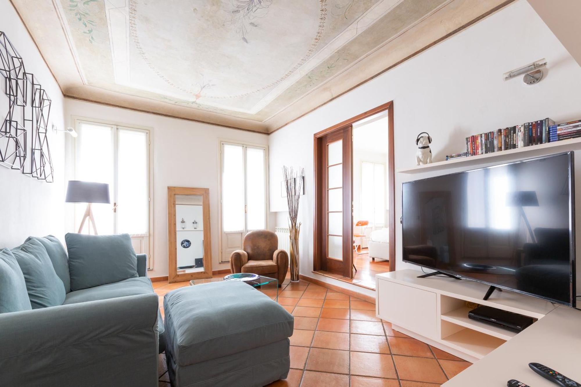 Cosy Two Bedroom Close To Navigli Apartment Milan