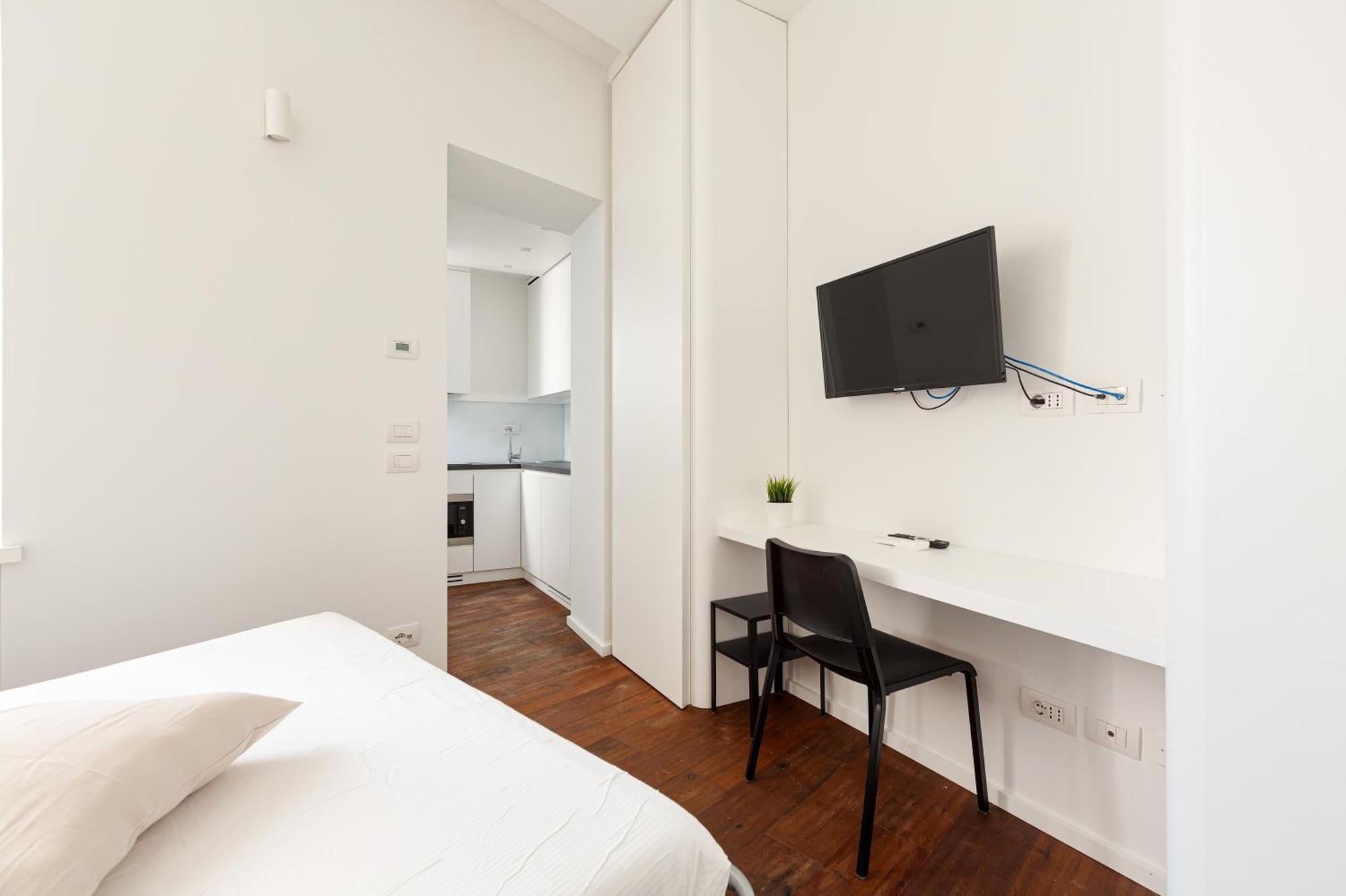 Apartment Tiny Near Station Milan