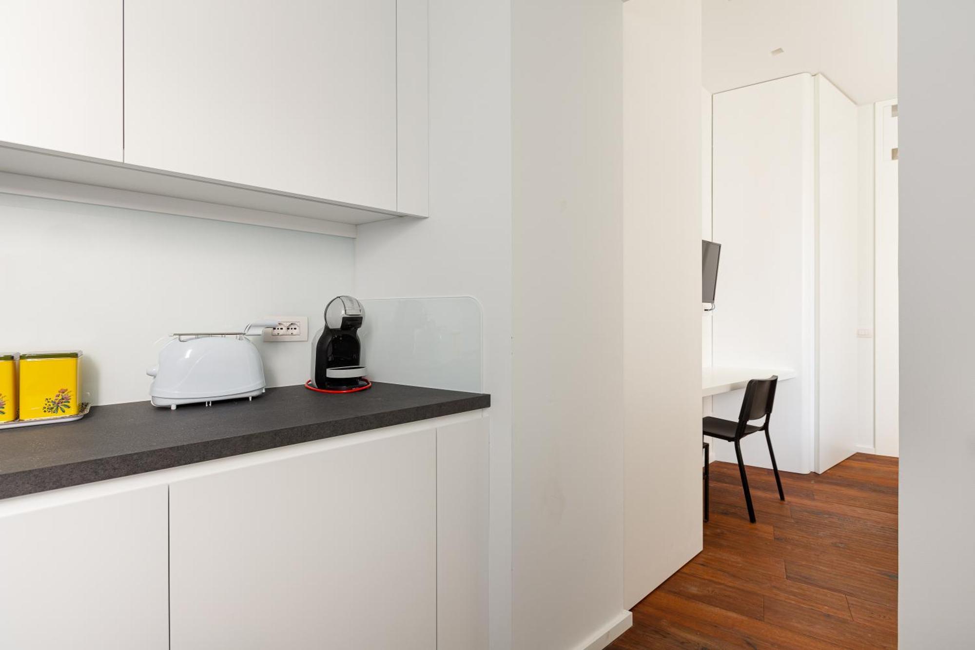 Tiny Near Station Apartment Milan
