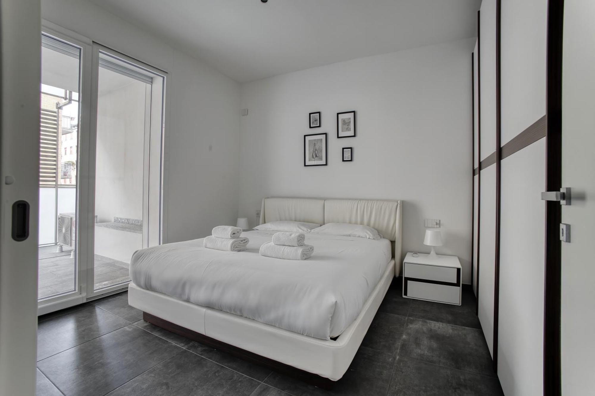 Apartment Just Urban - With 40sqm Terrace - Solari Milan
