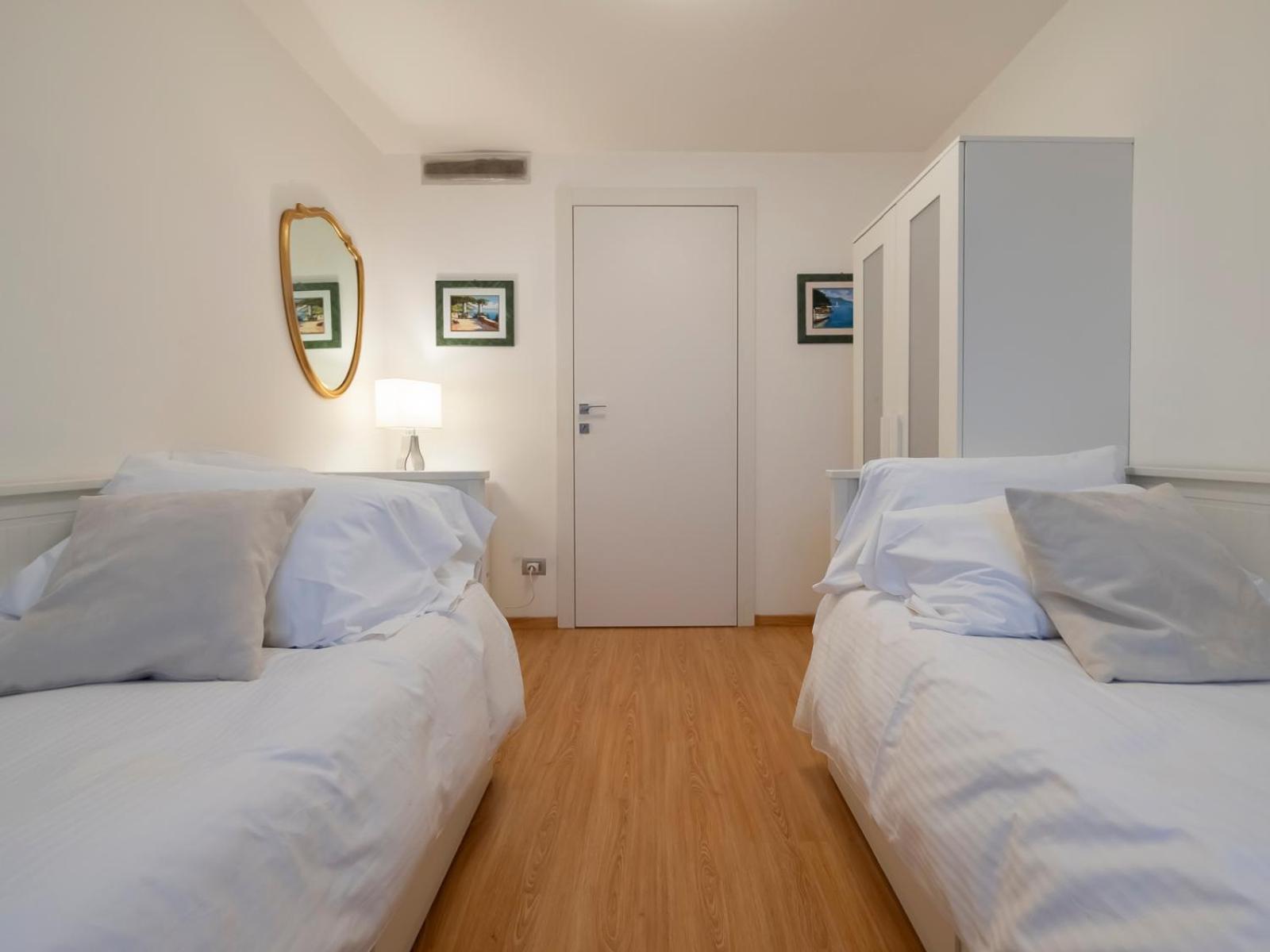Xenia - Luxury & Elegant Penthouse In Life Apartment Milan