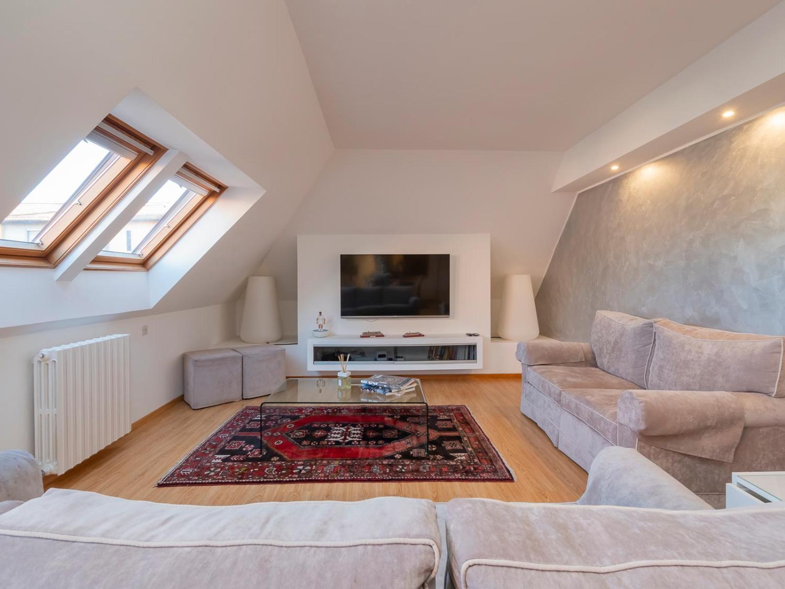 Xenia - Luxury & Elegant Penthouse In Life Apartment