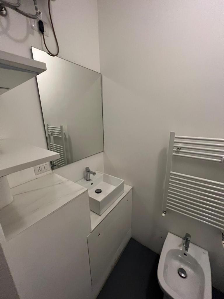 Ugoni Studio Apartment Milan