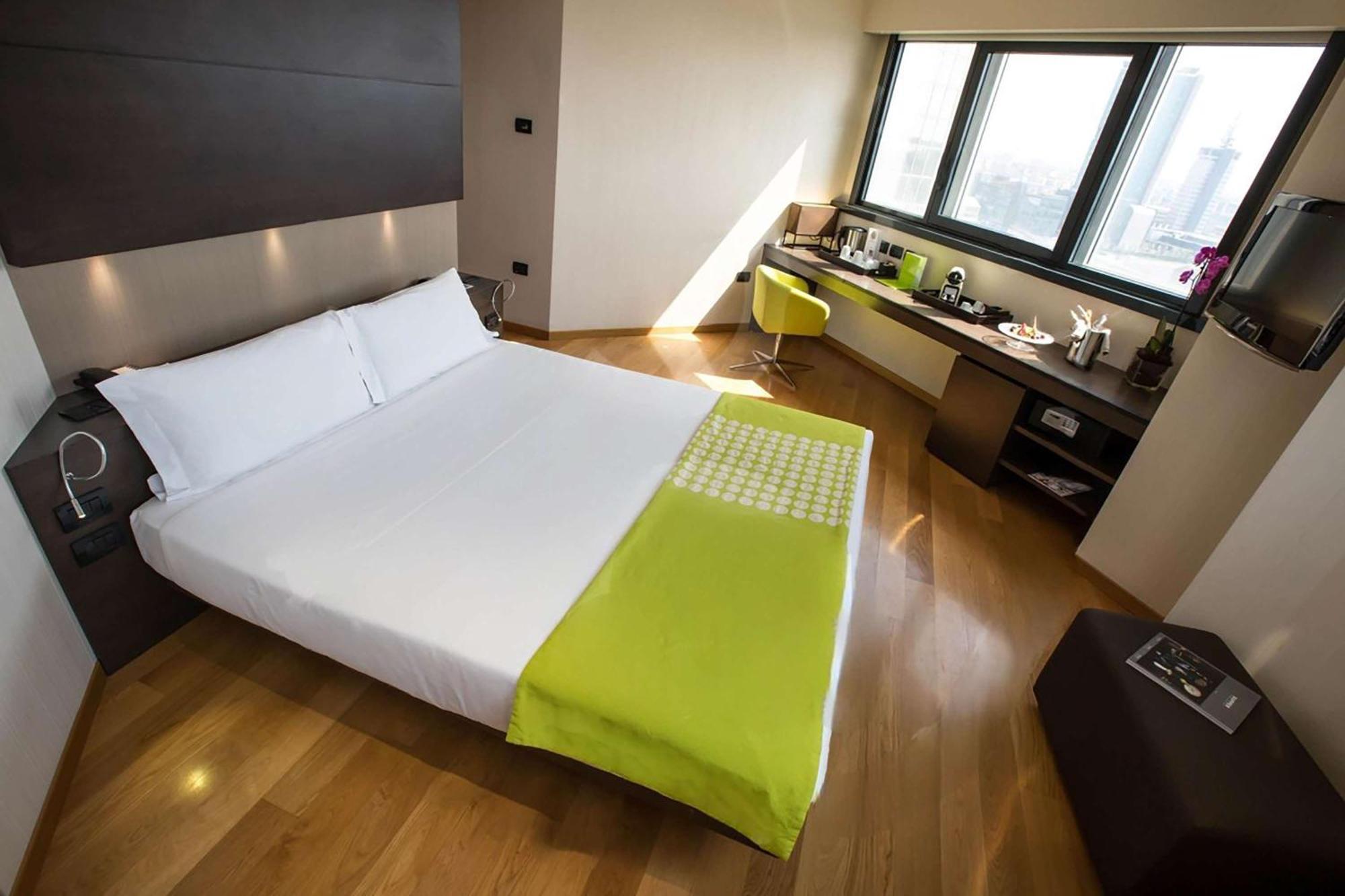 Western The Hub Milan
