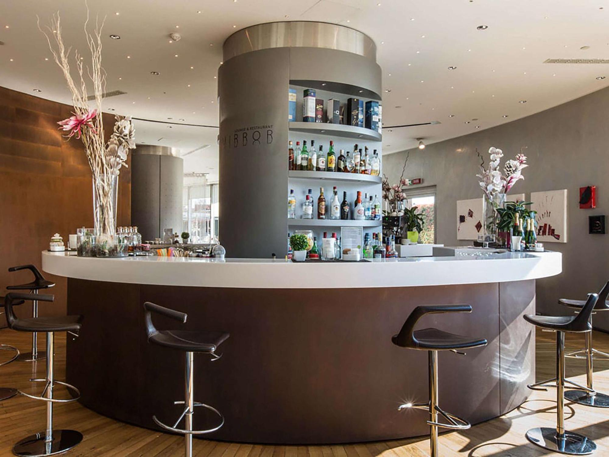 Western The Hub 4*