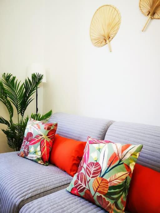 Sunny Flat 50 Meters From The Metro Apartment