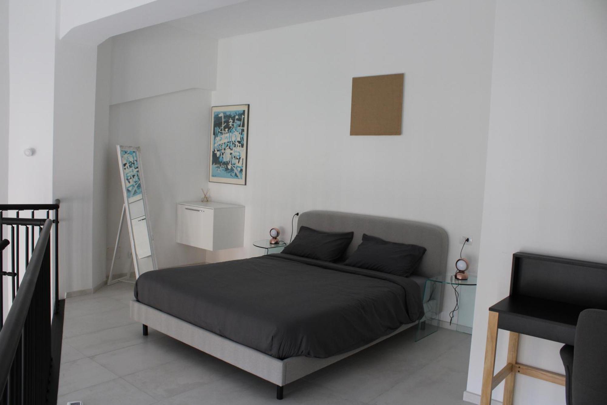 Space Loft - Close To M5 Subway - Free Parking - Sky & Netflix Tv Apartamento