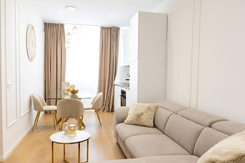 We - Prada Luxury Apartment Milan