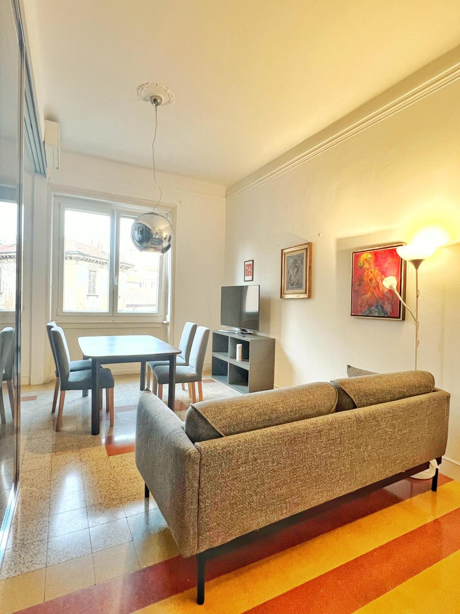 La Dolce Vita - Piazza Vetra Milan